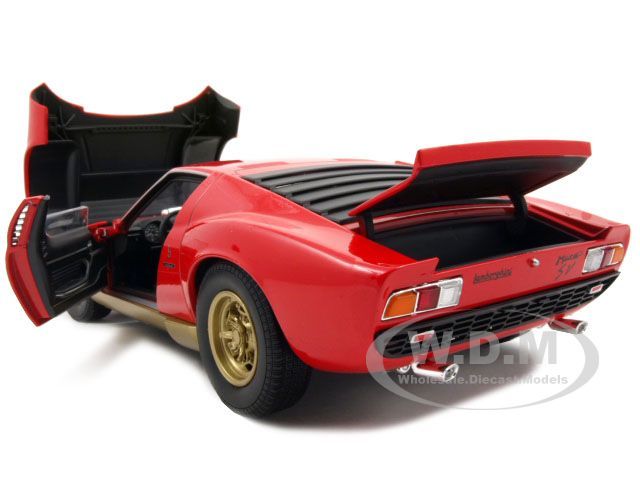 Brand new 118 scale diecast model of 1971 Lamborghini Miura SV Red