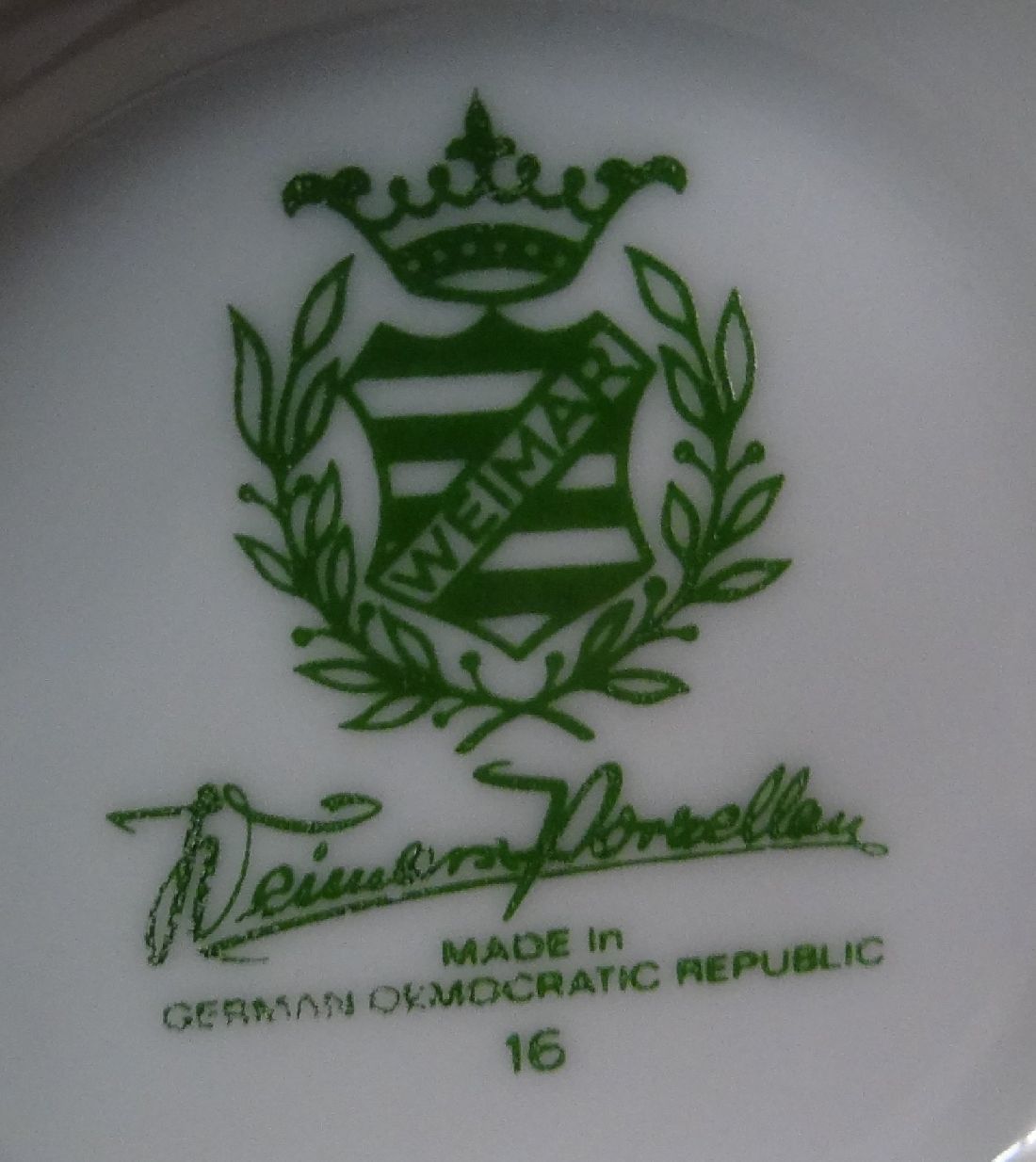 Personen Weimar, eine Tasse Rand mit Abplatzer (194/1146)