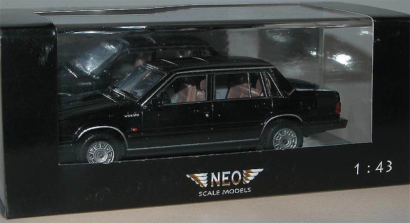 Neo Scale Models 43163, Volvo 760 GLE Limousine, 1982, schwarz 1/43